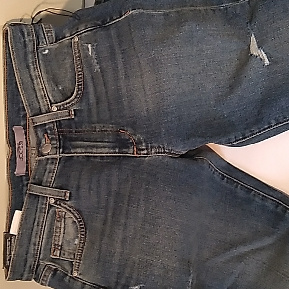 JOE'S MID RISE SKINNY ANKLE JEAN DISTRESSED, DECONSTRUCTED HEM. NWT - Picture 4 of 7